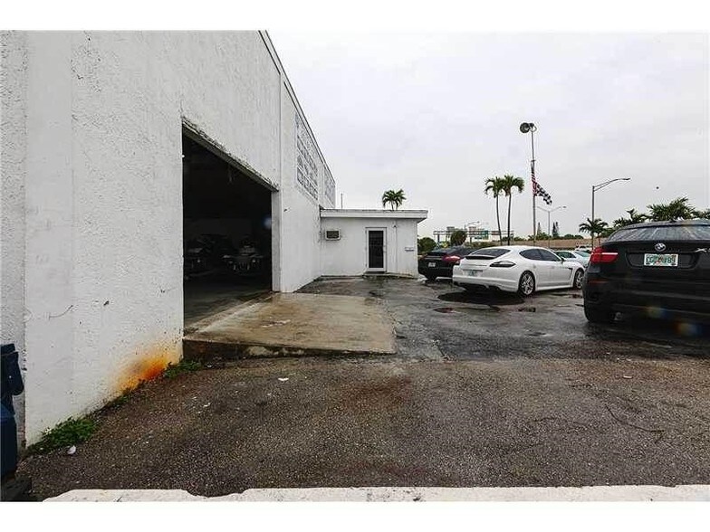 More Photos Of 13990 NW 6th Ct, Miami Warehouse For Lease