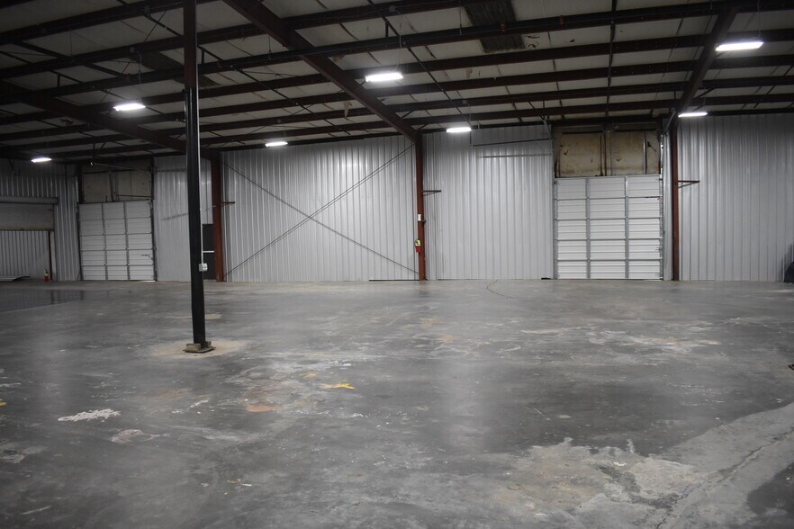 More Photos Of 216 Industrial Dr, Ridgeland Warehouse For Lease