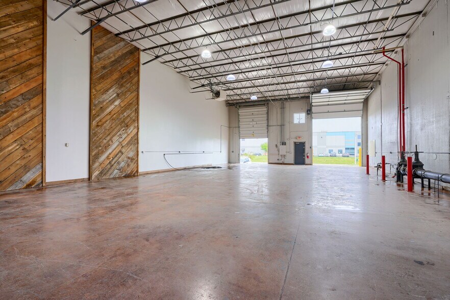 More Photos Of 3455 Centerpoint Dr, Grove City Warehouse For Lease