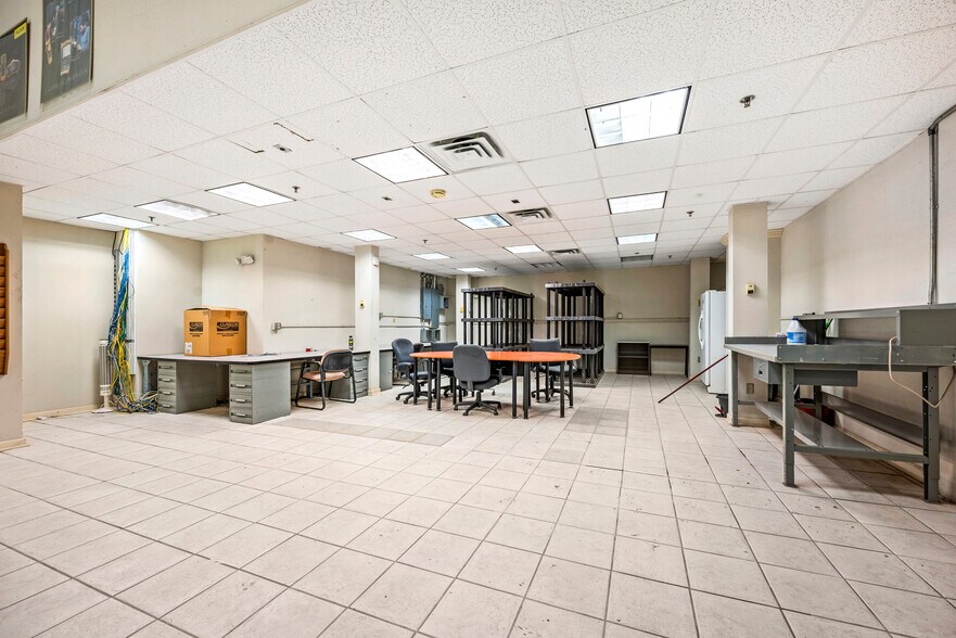 More Photos Of 5 Ilene Ct, Hillsborough Unknown For Lease