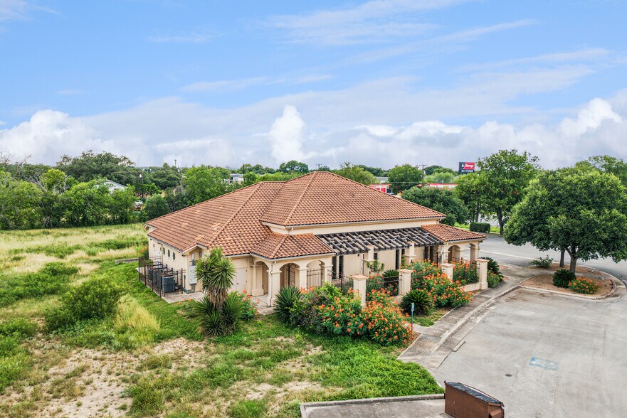 More Photos Of 3030 Rigsby Ave, San Antonio Medical For Sale