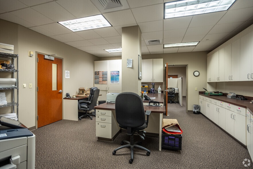 More Photos Of 500 Maplelawn Dr, Plano Office For Sale