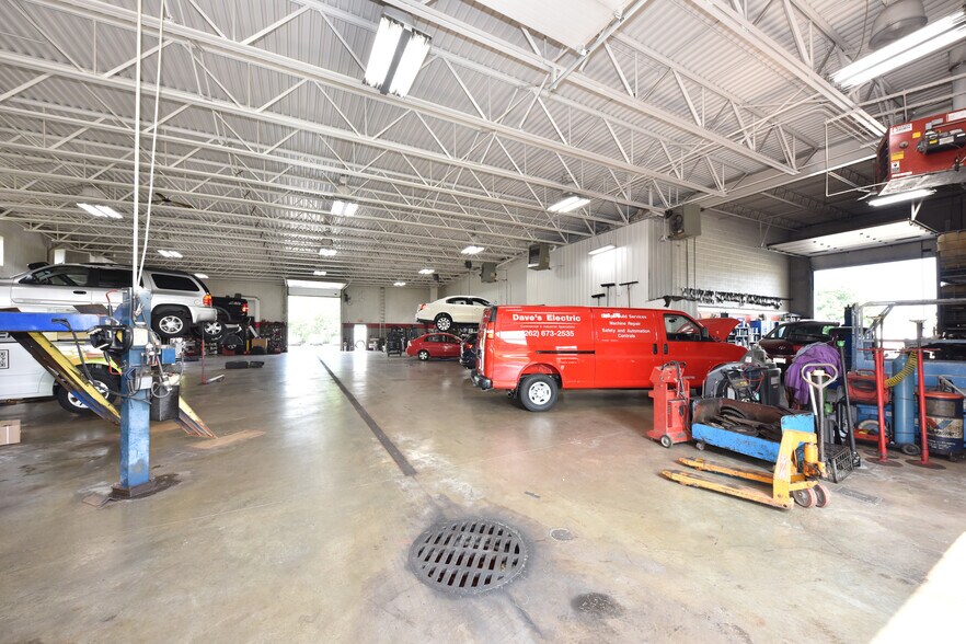 More Photos Of 820 W Sumner St, Hartford Auto Repair For Sale