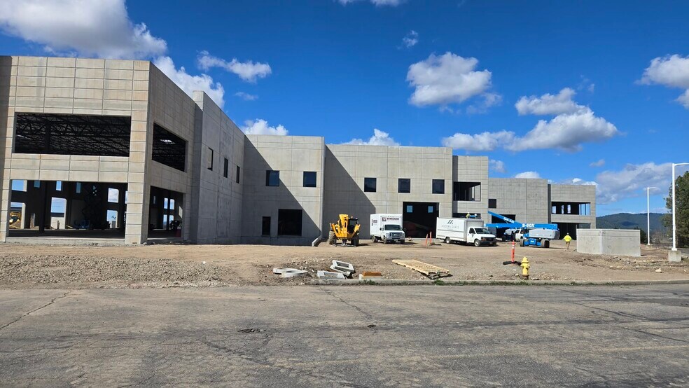 More Photos Of 22421 E Appleway Ave, Liberty Lake Showroom For Lease