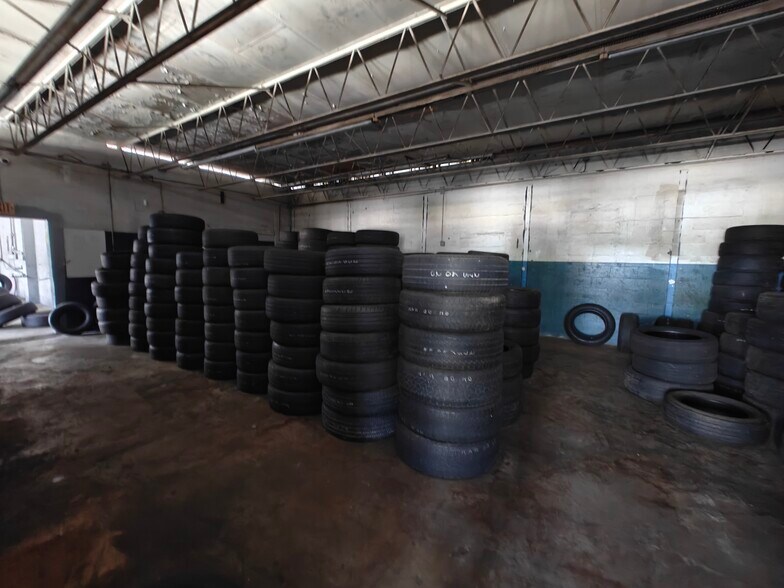 More Photos Of 18300 US Highway 19 N, Clearwater Auto Repair For Lease