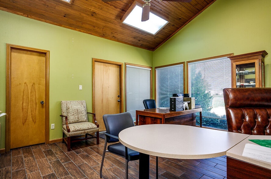 More Photos Of 2603 Browns Ln, Jonesboro Medical For Sale
