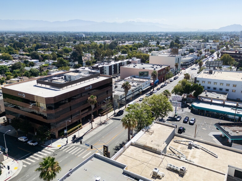 More Photos Of 15143-15153 Ventura Blvd, Sherman Oaks Storefront For Sale