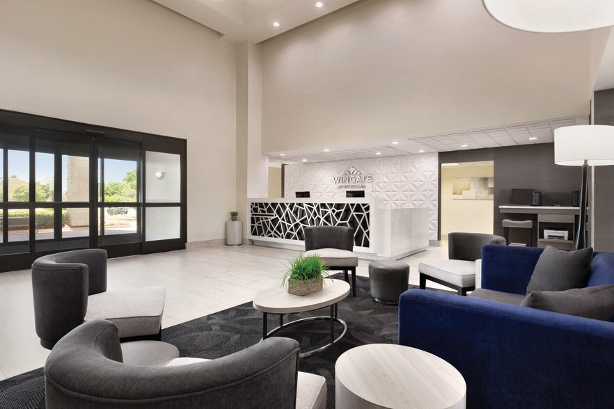 More Photos Of 2060 Eastern Blvd, Montgomery Hotel For Sale