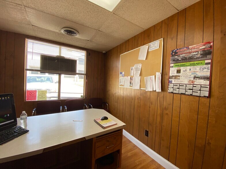 More Photos Of 943 N Boonville Ave, Springfield Office For Sale