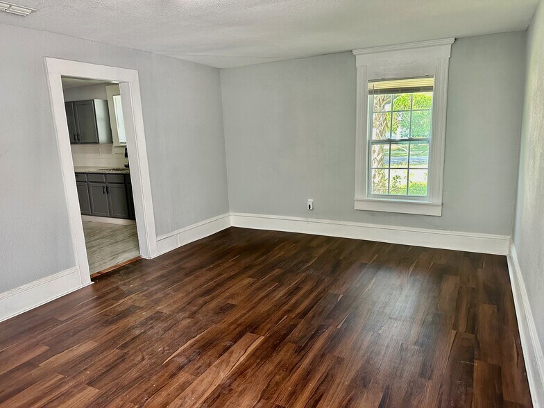More Photos Of 619 Linwood Ave, Jacksonville Specialty For Sale