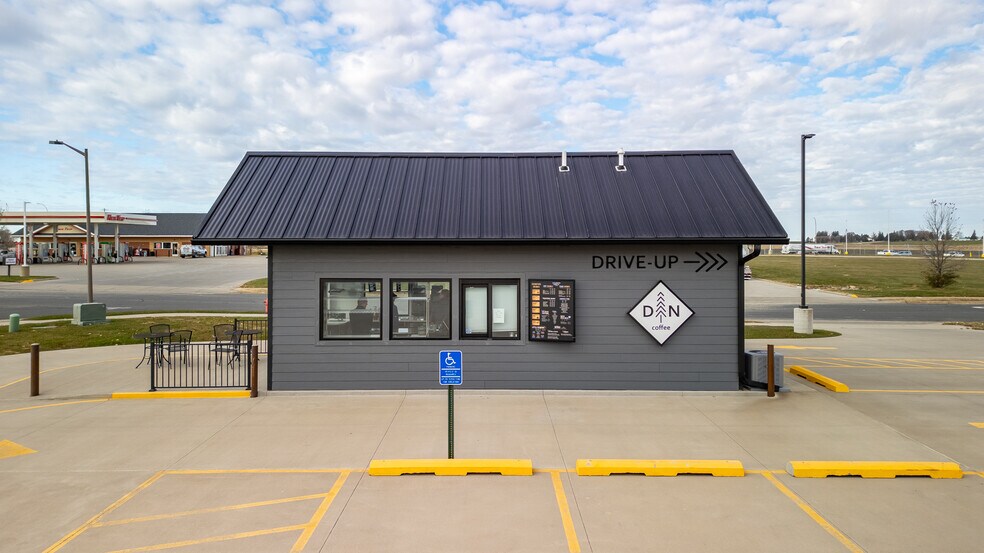 More Photos Of 331 Sandstone Dr NW, Eyota General Retail For Sale