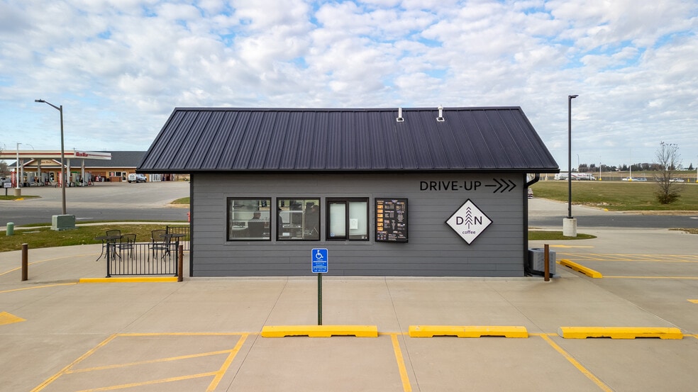 More Photos Of 331 Sandstone Dr NW, Eyota Fast Food For Sale