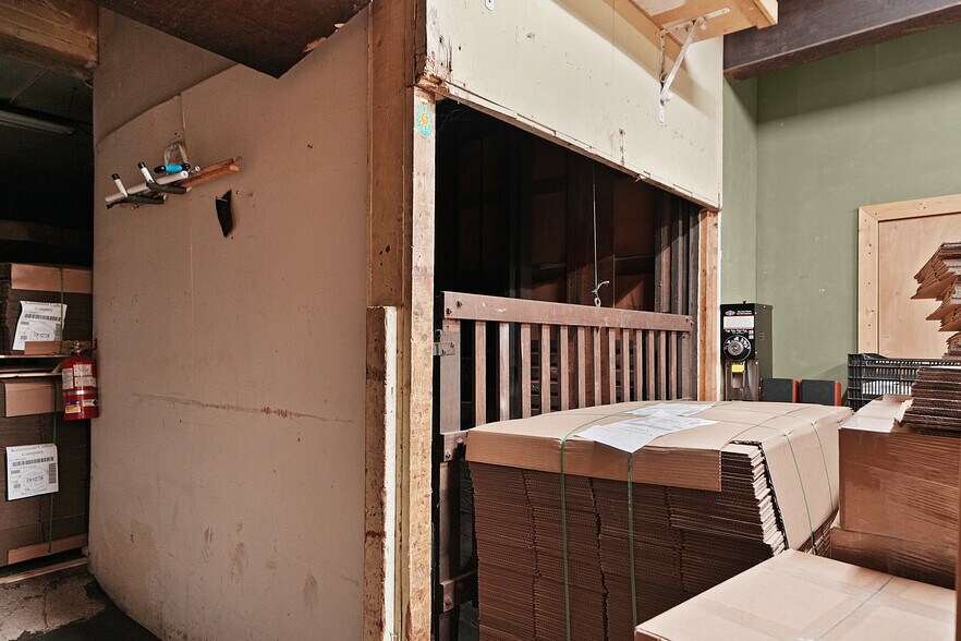 More Photos Of 424 Walbridge St, Kalamazoo Industrial For Sale