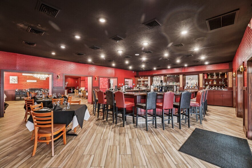 More Photos Of 801 W Montrose St, Clermont Restaurant For Sale