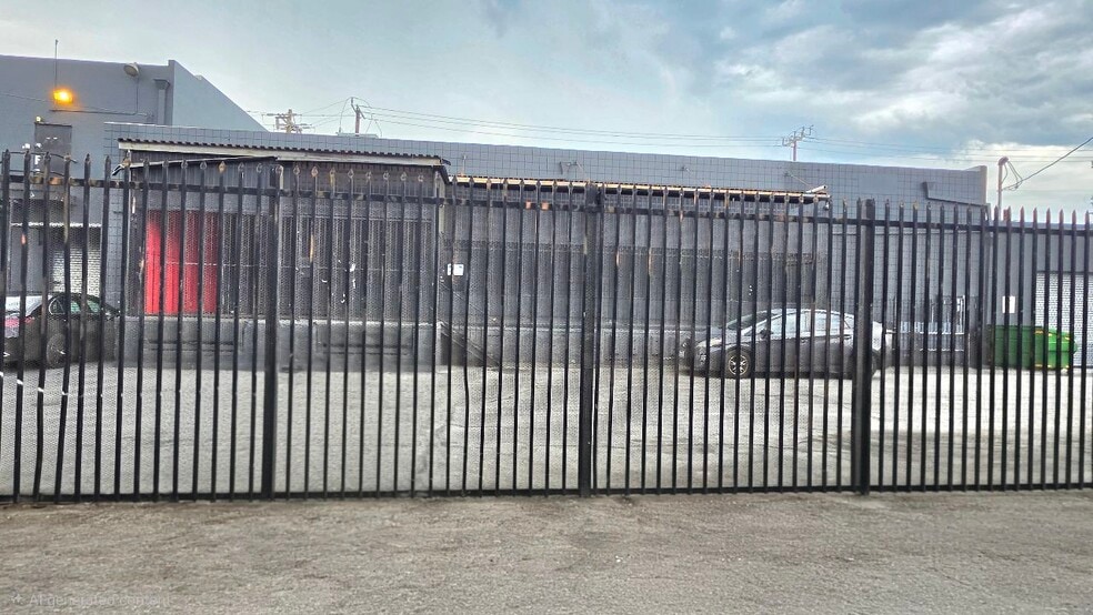 More Photos Of 929 E 14th St, Los Angeles Warehouse For Lease