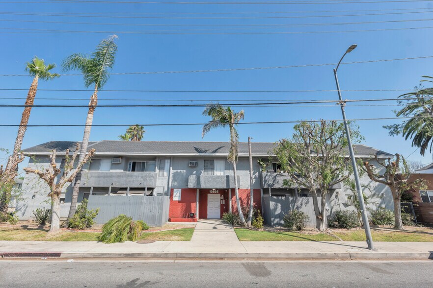 More Photos Of 13825 Vanowen St, Van Nuys Apartments For Sale