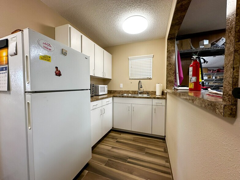 More Photos Of 3231 Drane Field Rd, Lakeland Industrial For Lease