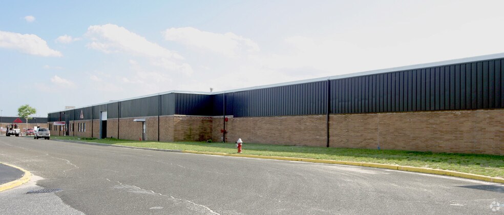 Primary Photo Of 1 Enterprise Pl, Hicksville Warehouse For Lease