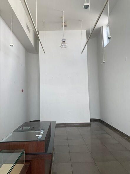 More Photos Of 227 8th St, Miami Beach General Retail For Lease