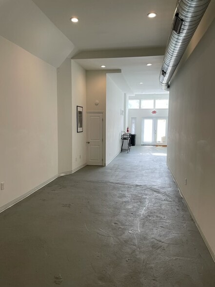 More Photos Of 1030 Hollins St, Baltimore Storefront Retail Office For Lease