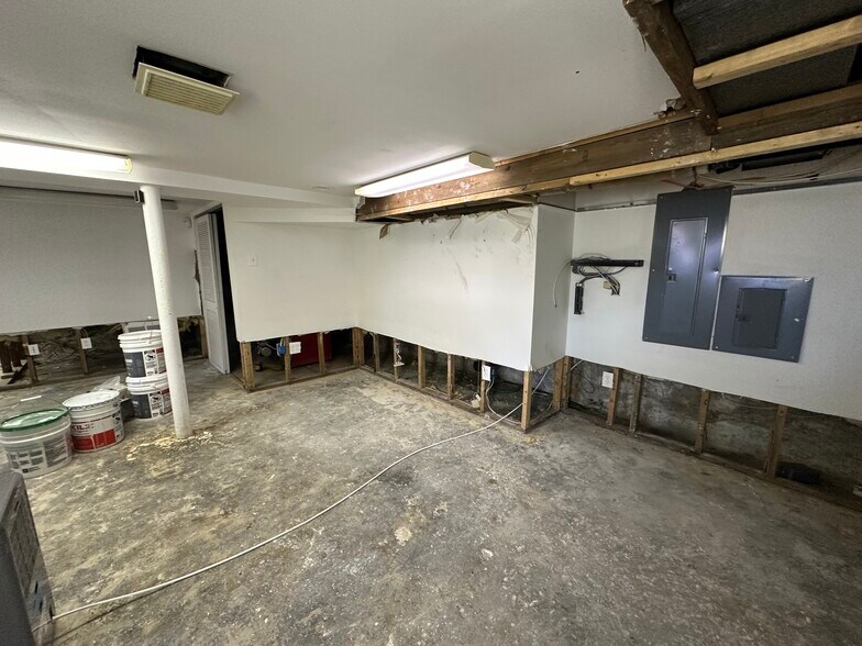 More Photos Of 402 S White Horse Pike, Audubon Office For Sale