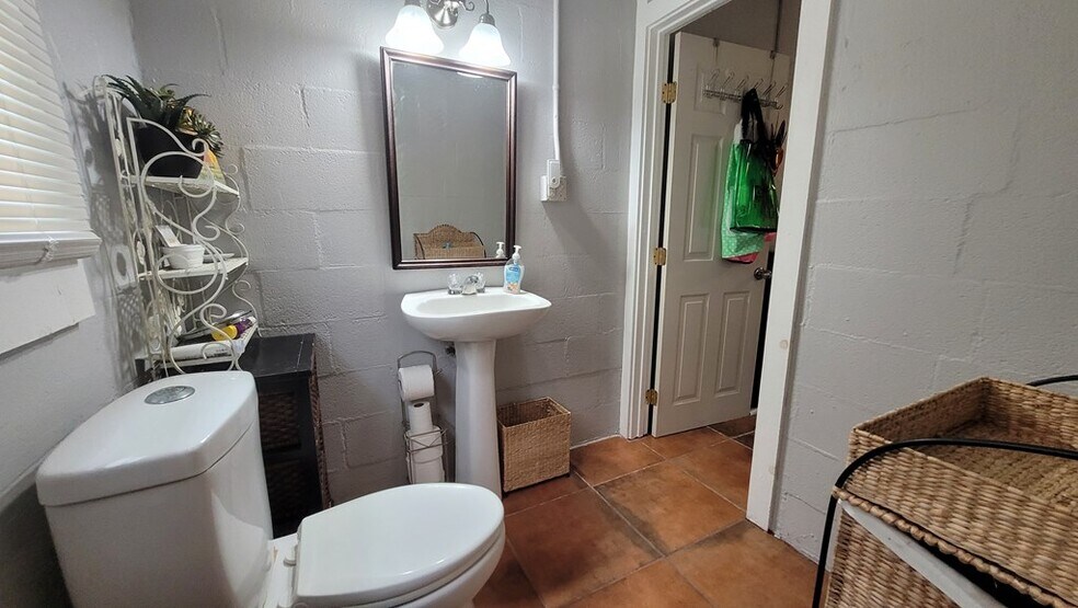 More Photos Of 108 Hood St, Rockport Storefront Retail Residential For Sale