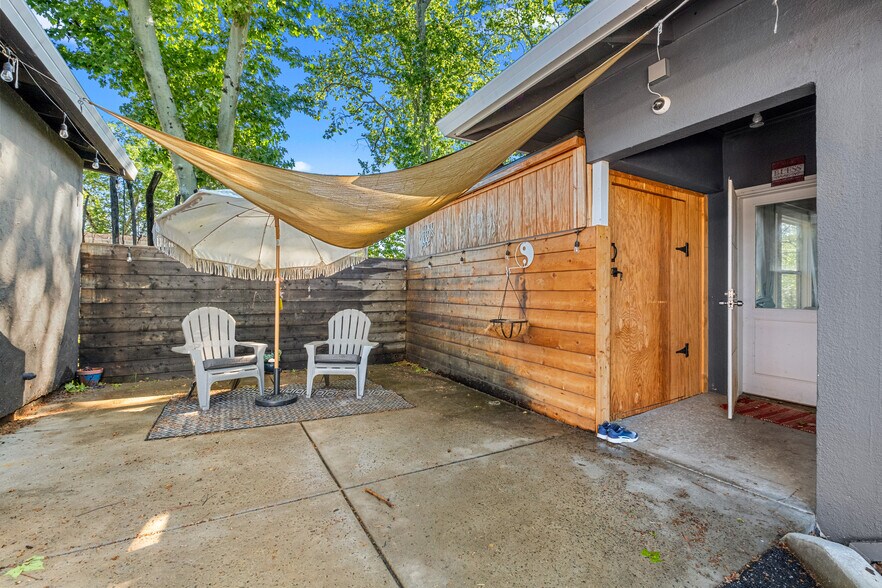 More Photos Of 320 Taylor Rd, Newcastle Specialty For Sale