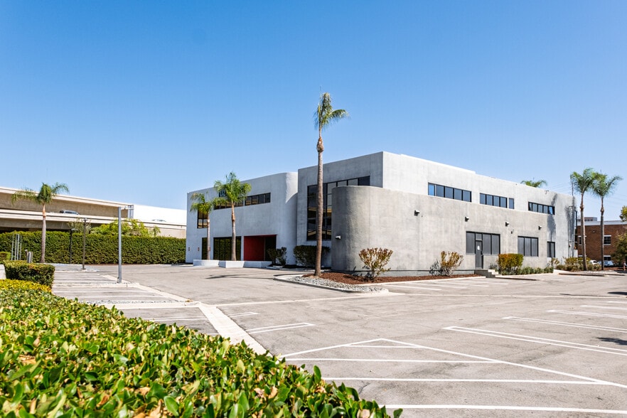 More Photos Of 18071 Fitch, Irvine Showroom For Sale
