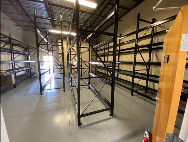 More Photos Of 8810 Commodity Cir, Orlando Showroom For Lease