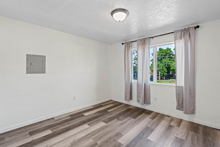 More Photos Of 513 Alice St, Medford Apartments For Sale