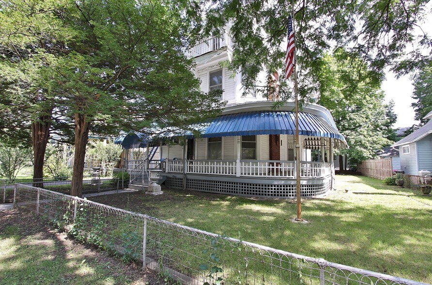 More Photos Of 58 Saint James St, Kingston Apartments For Sale