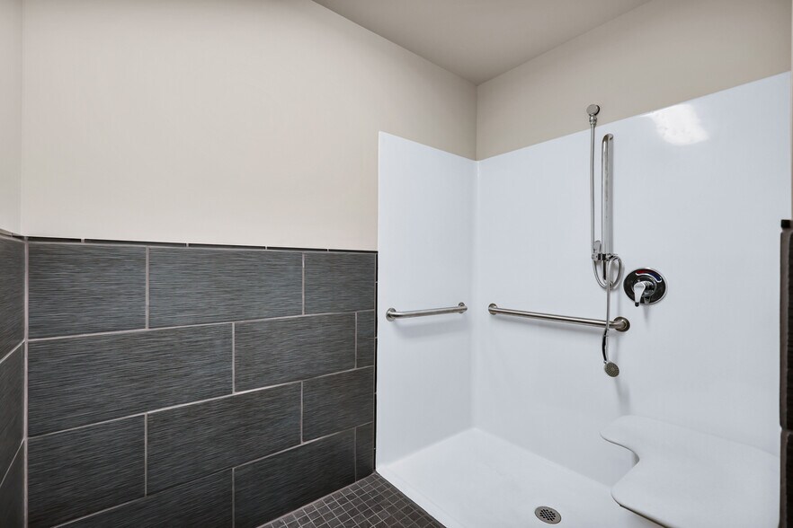 More Photos Of 17612 E Sprague Ave, Spokane Valley Office For Sale