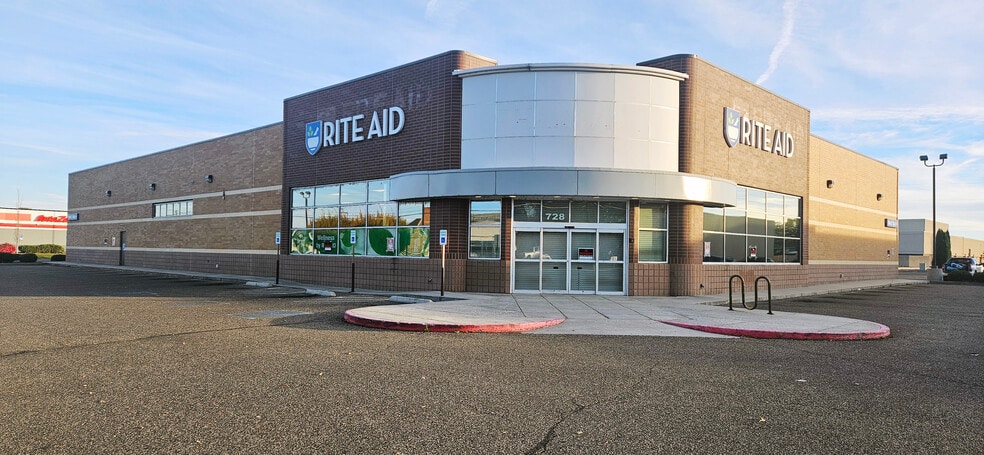 More Photos Of 728 SW 4th Ave, Ontario Drugstore For Lease