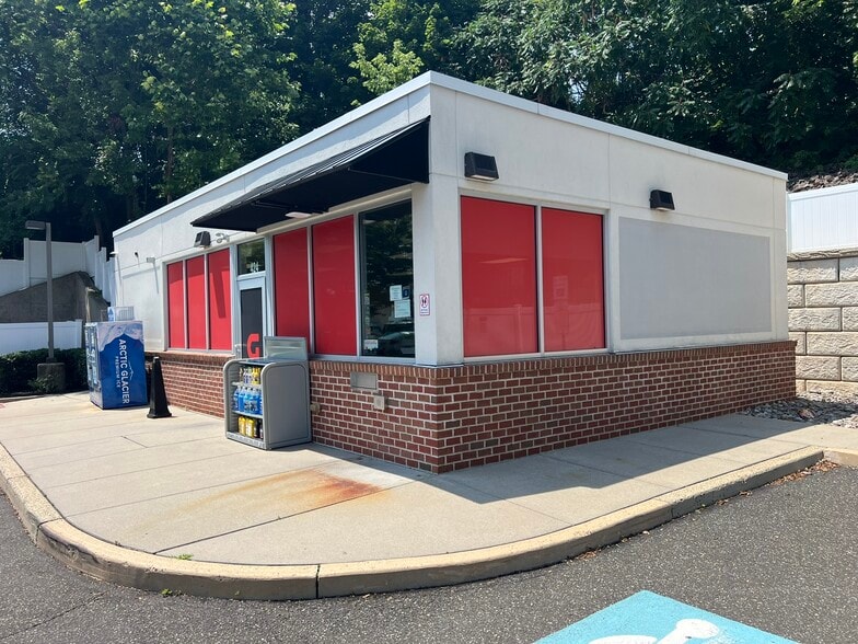 More Photos Of 424 York Rd, Willow Grove Service Station For Lease