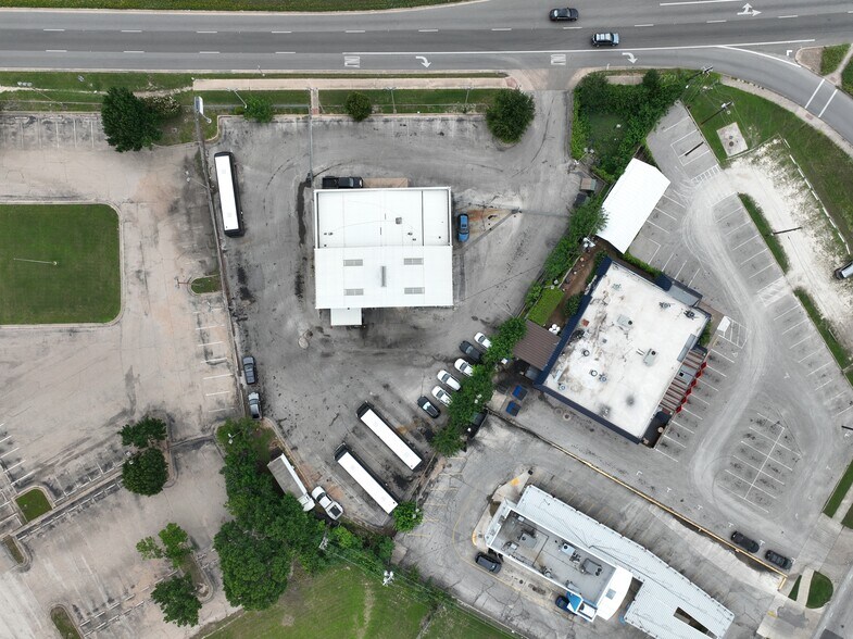 More Photos Of 6415 E US HWY 290, Austin Showroom For Lease