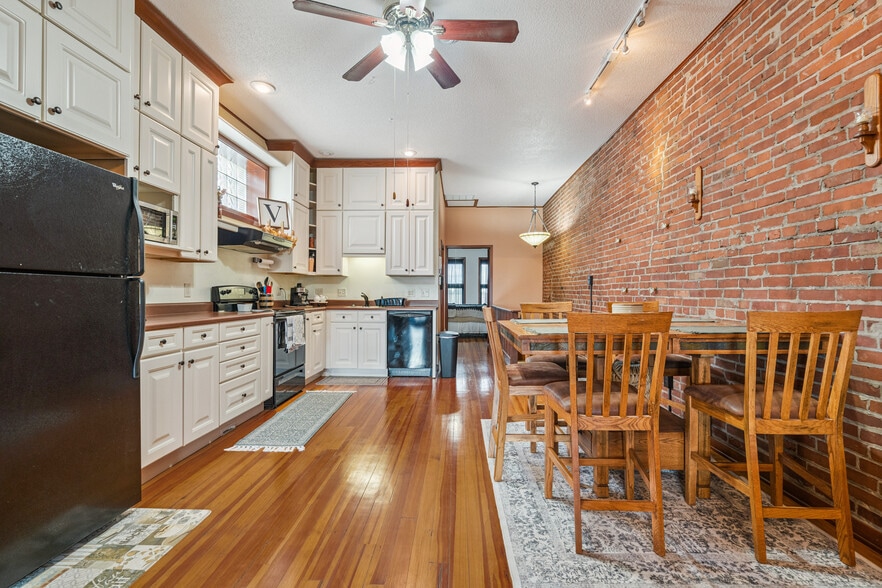More Photos Of 118 W Mission St, Strawberry Point Loft Creative Space For Lease