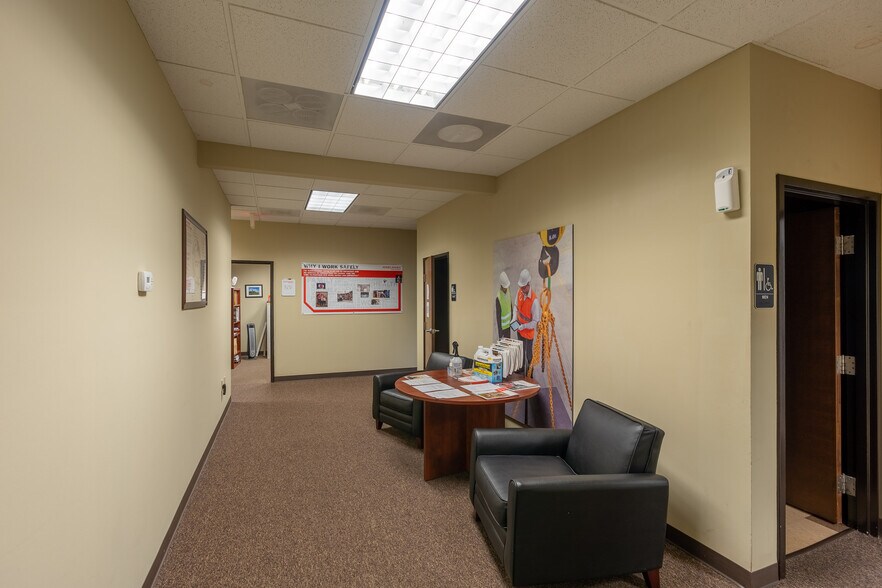 More Photos Of 4205 Stuart Andrew Blvd, Charlotte Light Distribution For Lease