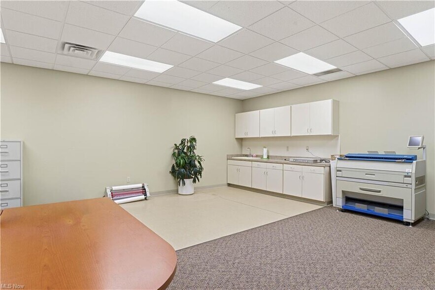 More Photos Of 319 Howard Dr, Sandusky Office For Sale