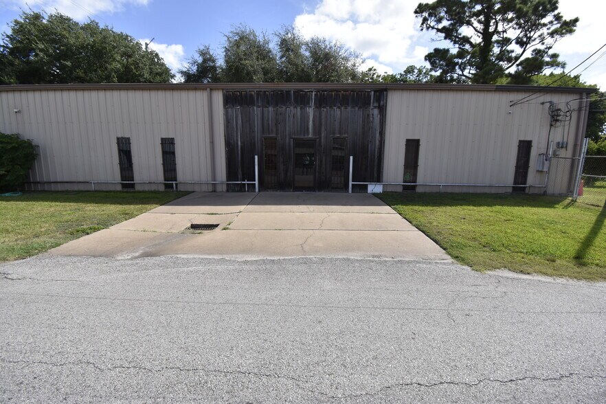 More Photos Of 630 Kentucky St, South Houston Office For Sale