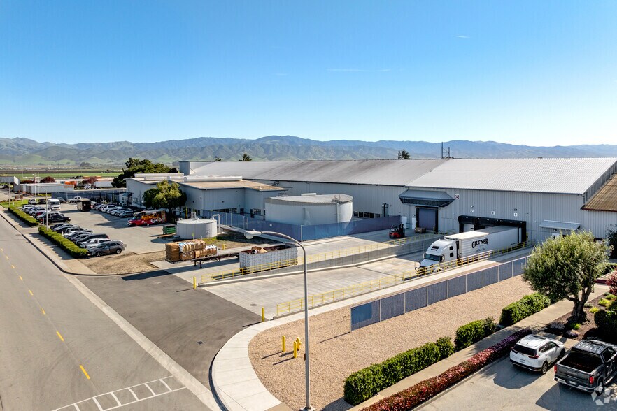More Photos Of 340 El Camino Real South, Salinas Distribution For Lease