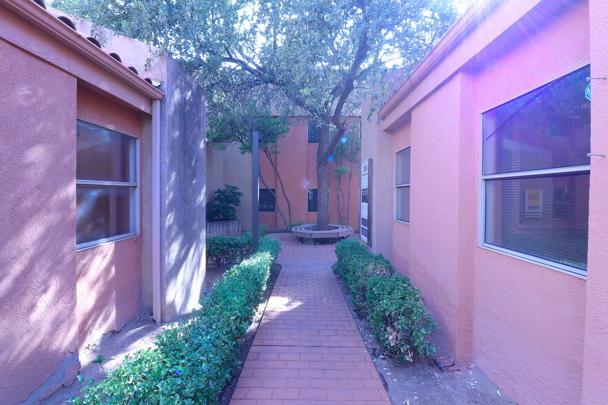 More Photos Of 2000 E Lohman Ave, Las Cruces Office For Lease