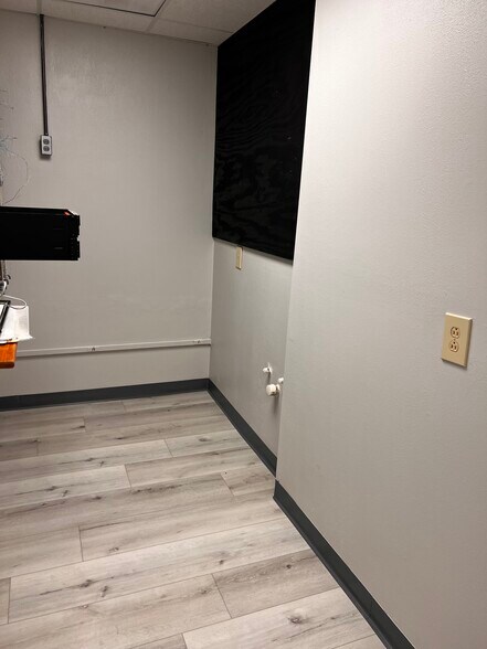 More Photos Of 1401 Applewood Dr, Dalton Medical For Lease
