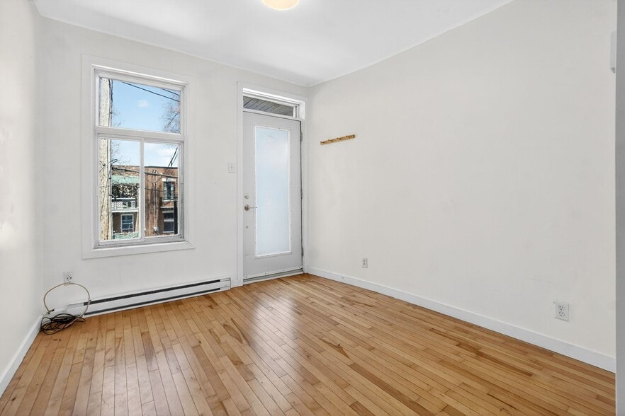 More Photos Of 2278-2296 Av Bourbonnière, Montréal Apartments For Sale