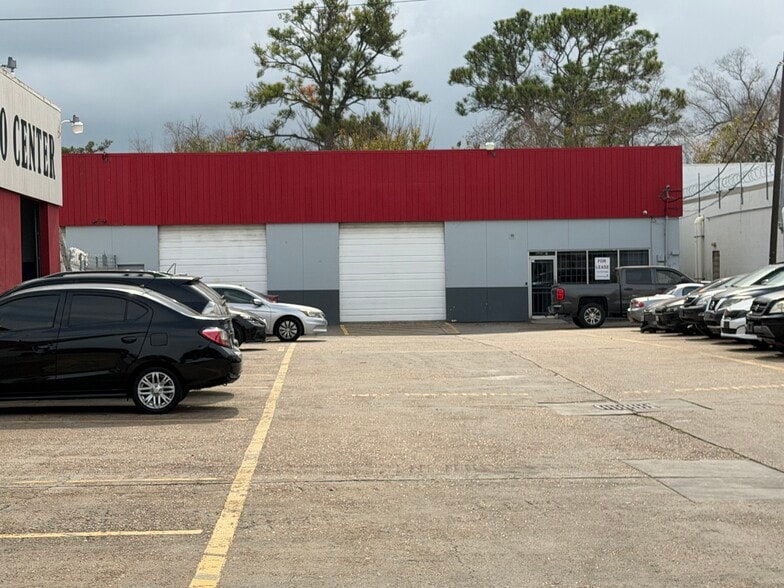 Primary Photo Of 5609 Bellaire Blvd, Houston Service For Lease