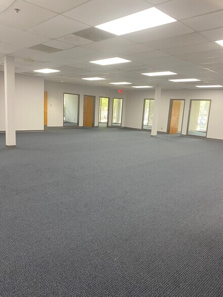 More Photos Of 5700 Highlands Pky SE, Smyrna Light Distribution For Lease