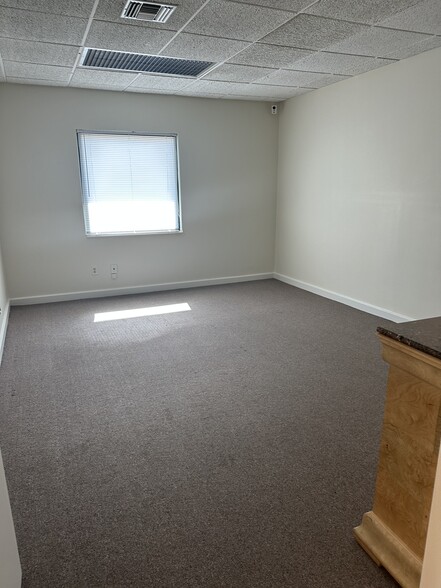 More Photos Of 4091 Colonial Blvd, Fort Myers Office Residential For Lease