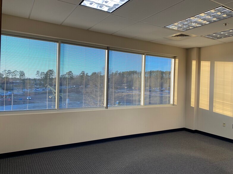 More Photos Of 17300 Chenal Pky, Little Rock Office For Lease