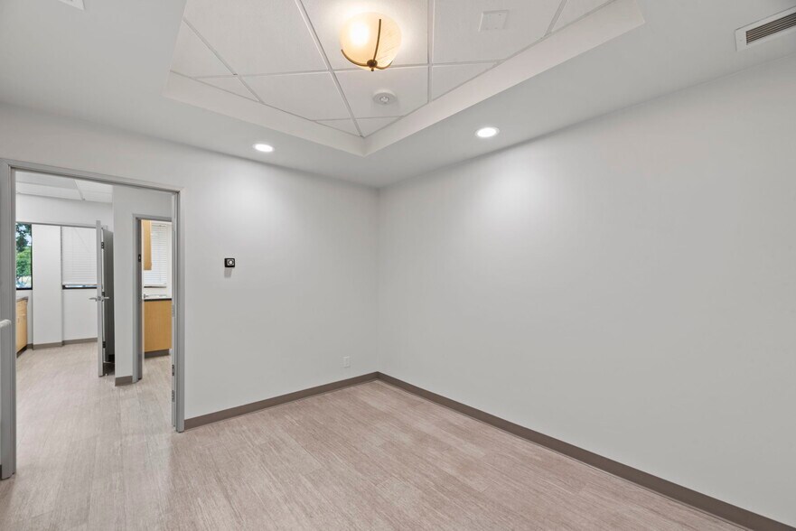 More Photos Of 32144 Agoura Rd, Westlake Village Medical For Lease