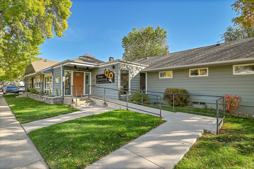 Primary Photo Of 401 E Cleveland St, Lafayette Medical For Sale