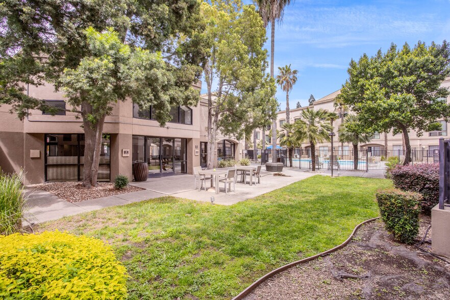 More Photos Of 11260 Point East Dr, Rancho Cordova Apartments For Sale